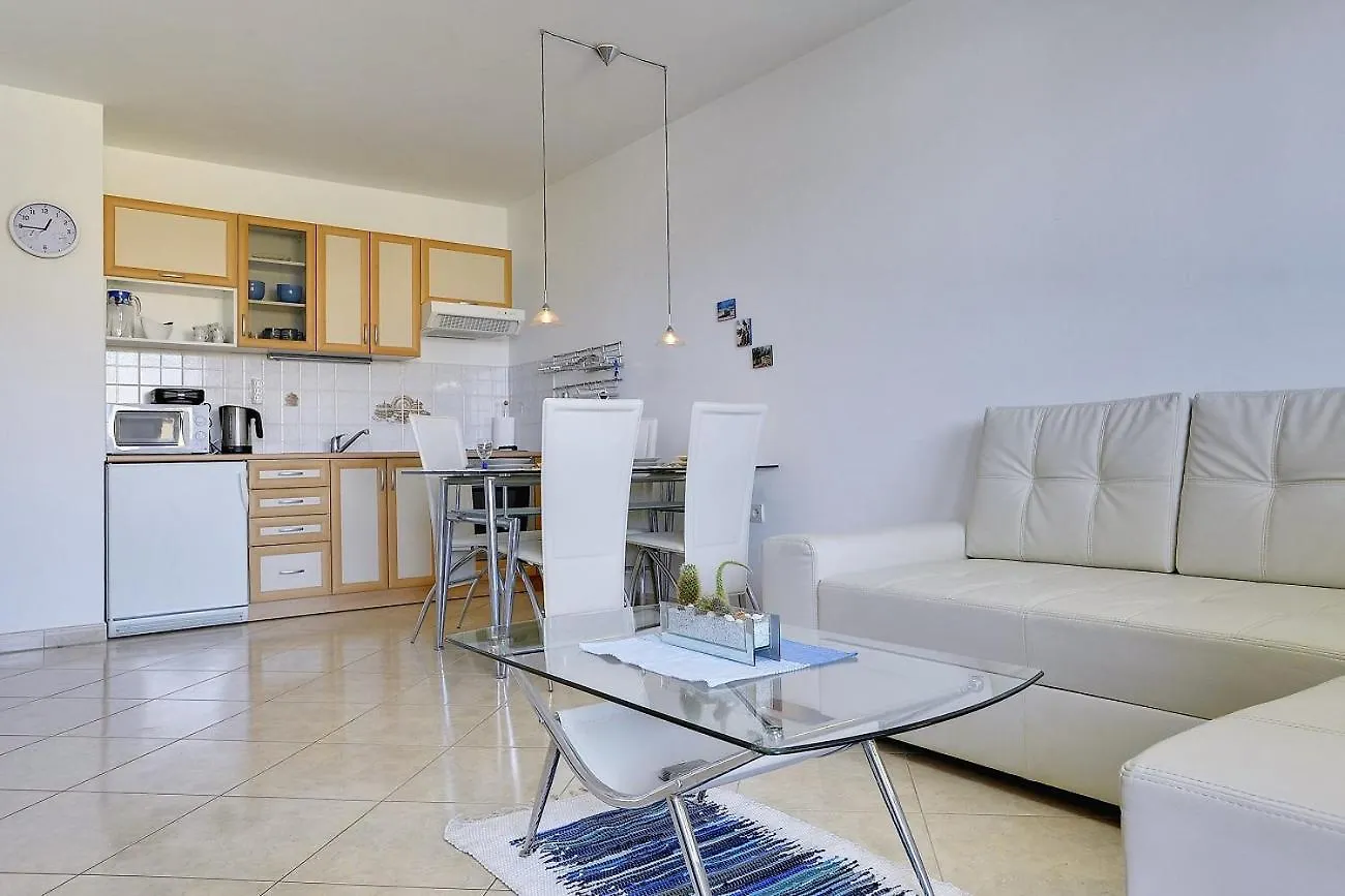 Helle Ferienwohnung 400 Meter Zum Strand Liznjan