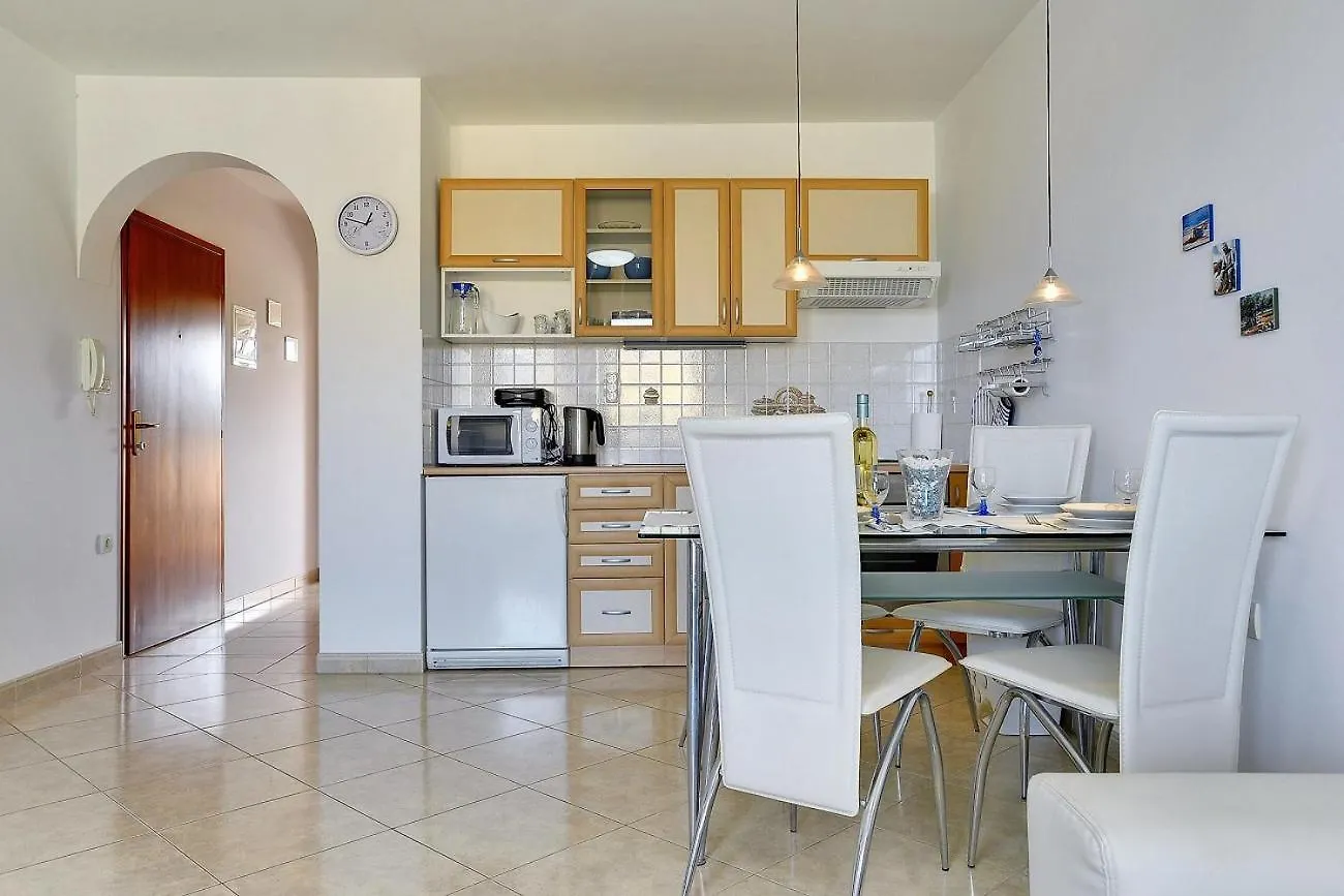 Helle Ferienwohnung 400 Meter Zum Strand Liznjan Apartment